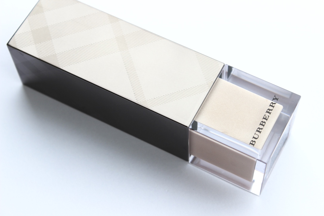 ¡Vamos por el brillo! Novedades en maquillaje de Burberry